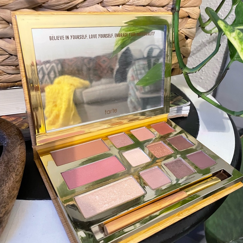 Tarte Limited Edition “Swamp Queen” Palette • great condition • sanitized!